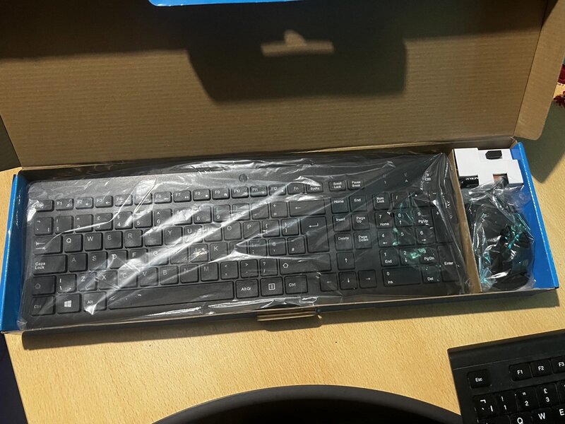 Kit tastatura si mouse wireless HP 330, USB, negru